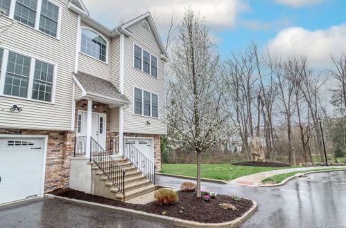 26 Old Oak Dr, Brookfield Center CT  exterior