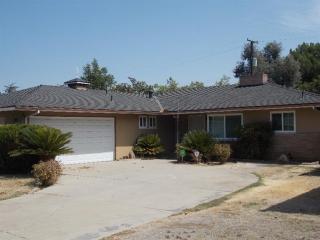 2618 Adoline Ave, Fresno, CA 93705-4601