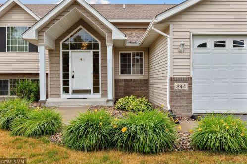 844 Quail Pkwy, Minnetrista, MN 55388