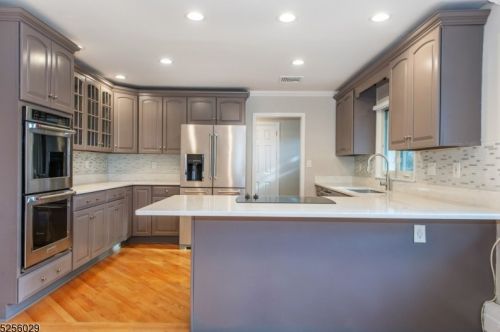 77 Hanover Rd, Mountain Lakes, NJ 07046-1147