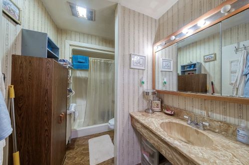 725 10th Ave, Whitaker PA  15120-1922 exterior