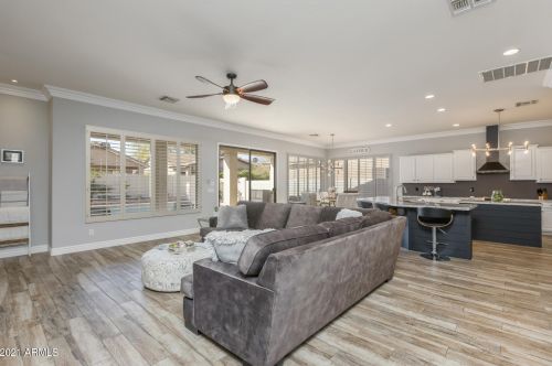 3545 Parkview Dr, Gilbert, AZ 85295-1540