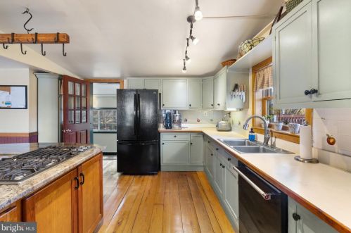 39580 Lovettsville Rd, Lovettsville VA  20180-2008 exterior