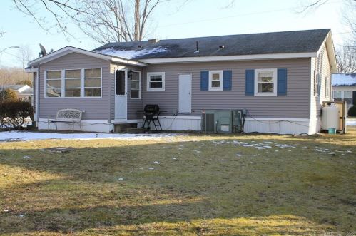 21 Country Club Trl, Deep River, CT 06419-1207
