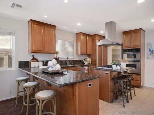 4729 Pescadero Ave, San Diego CA 92107-3541 exterior