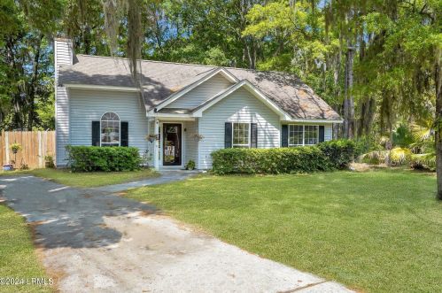 61 Ardmore Ave, Beaufort, SC 29907-1376