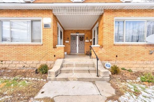101 Agnew Ave, Pittsburgh, PA 15210-4209