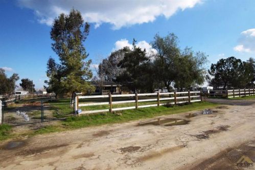 4640 Noble St, Bakersfield, CA 93314-8733