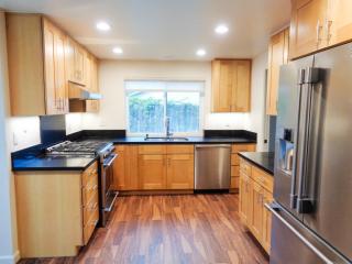 1008 Glen Arbor Dr, Encinitas CA  92024-2443 exterior