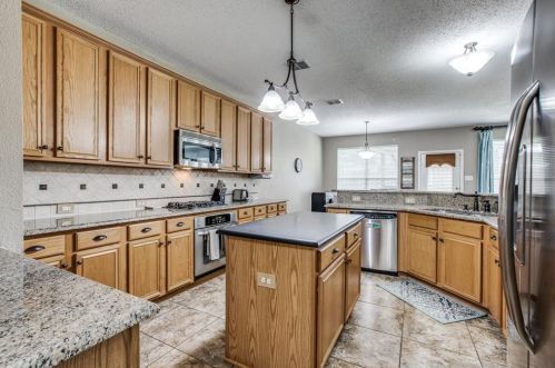 1201 Sheffield Dr, Midlothian TX  76063-7693 exterior