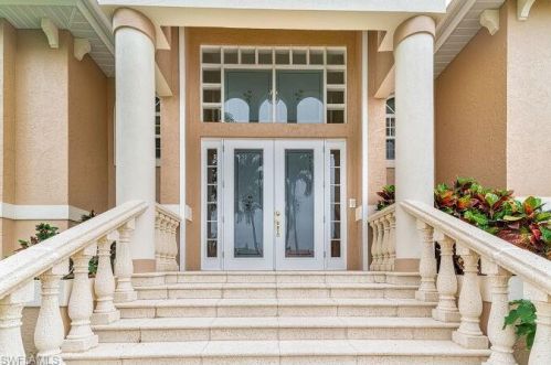 446 Bayside Ave, Naples, FL 34108-2315