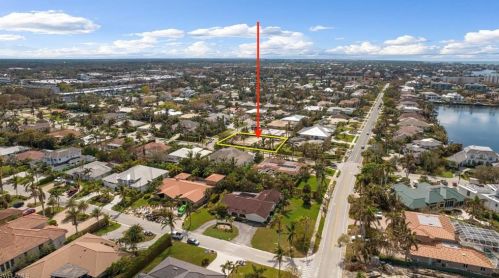 506 Neapolitan Ln, Naples, FL 34103-8533