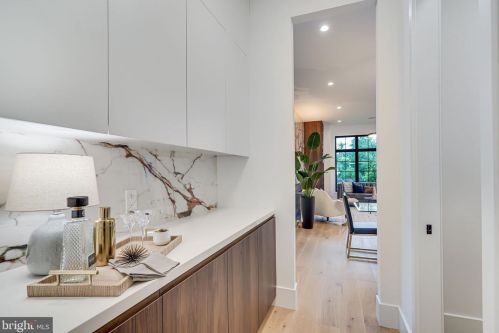 4915 Western Ave, Washington DC  20016-4319 exterior