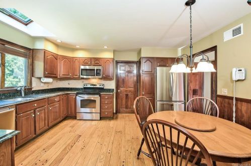 11 Greenhaven Rd, Tompkins Corners NY  10579-3303 exterior