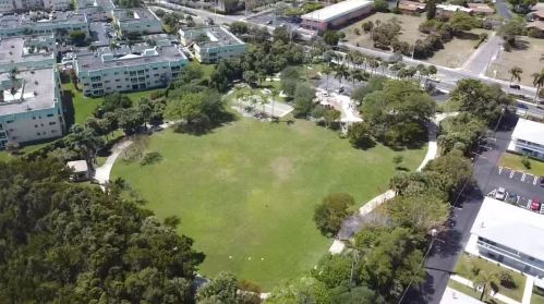 2570 Federal Hwy, Boynton Beach FL  33435-7753 exterior