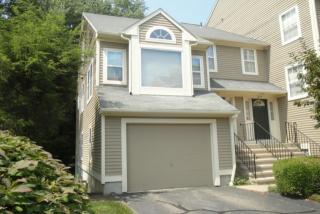 212 Algonquin Trl, Bridgeport, CT 06611-4579