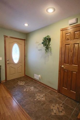 816 Maple Crest Ln, Watertown, WI 53094-6018