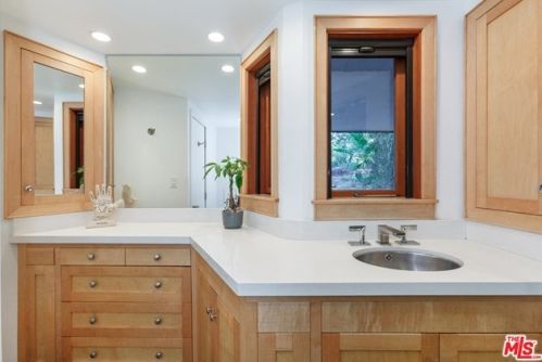 2440 Minard Rd, Topanga CA  90290-3402 exterior