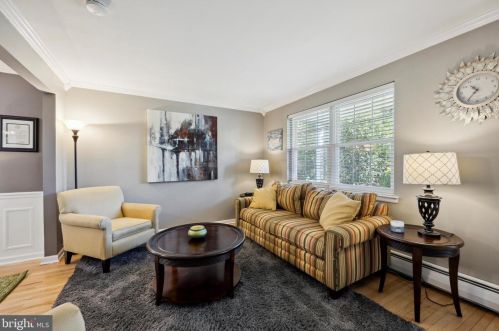 609 Crestwyck Dr, Norristown PA 19406-1574 exterior