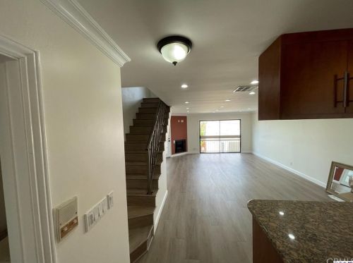 624 Stocker St, Glendale, CA 91202-3516
