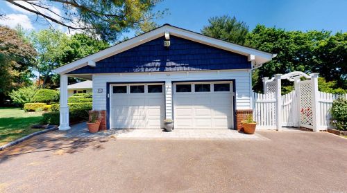 18 Hardwick Dr, Huntington Station NY  11746-4506 exterior