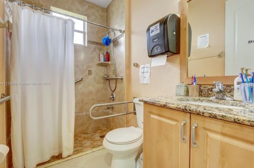 160 Saratoga Ave, Fort Pierce FL  34953-5974 exterior