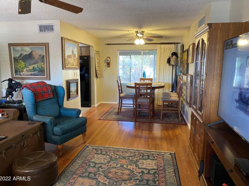 6122 Des Moines St, Mesa, AZ 85205-6724