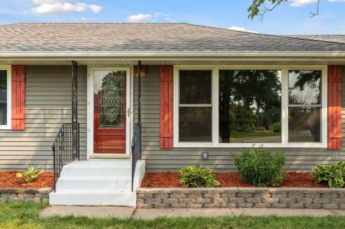 3569 Bellaire Ave, Saint Paul, MN 55110-5637