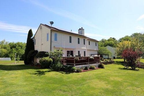 8 Joshua Hl, Windsor, CT 06095-3467