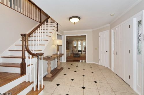 69 Thornley Dr, Chatham Township NJ  07928-1361 exterior