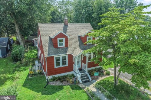814 5th St, Slaughter Beach, DE 19963-2608