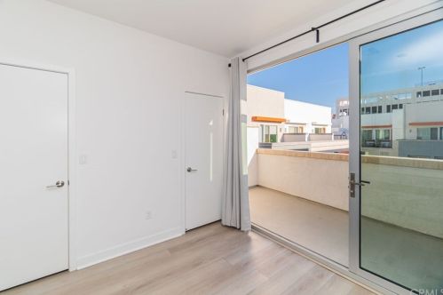 241 Elm Ave, Long Beach CA 90807-3403 exterior