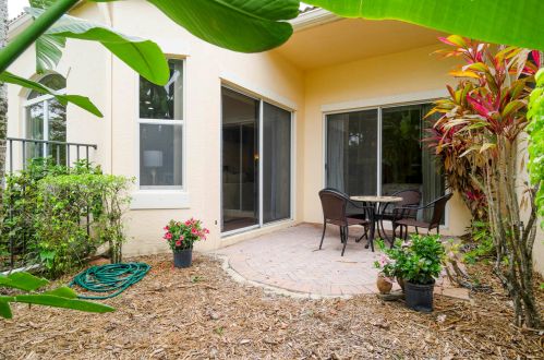 7669 Estuary Ct, West Palm Beach, FL 33412-3142