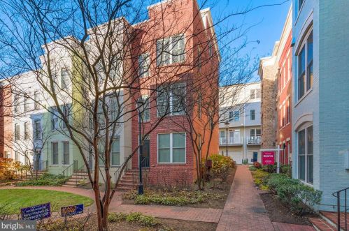 918 4th St, Washington DC  20003-3450 exterior