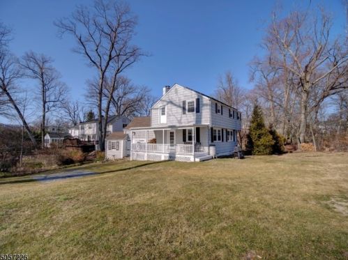 1 Hathaway Ln, Verona NJ  07044-2306 exterior