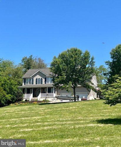 2200 Garrett Rd, Hanover, PA 17331-9291