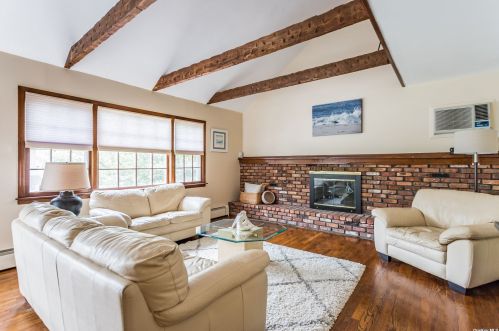 16 Martin Pl, Northport, NY 11768-1224