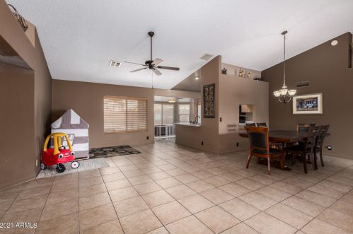 8828 Peck Dr, Glendale AZ  85301-4918 exterior