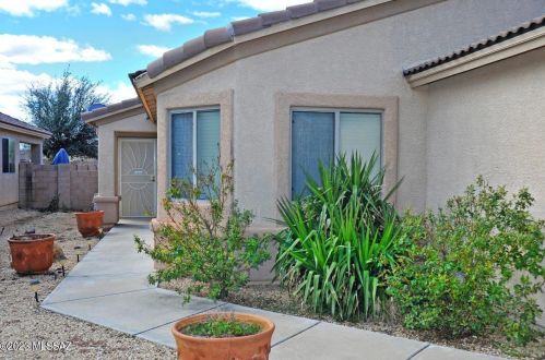 7128 Oakbank Dr, Tucson, AZ 85757-6940