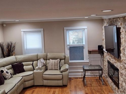25 Grove St, Ansonia CT  06401-1754 exterior