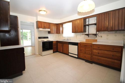 502 6th St, Lansdale PA  19446-2742 exterior