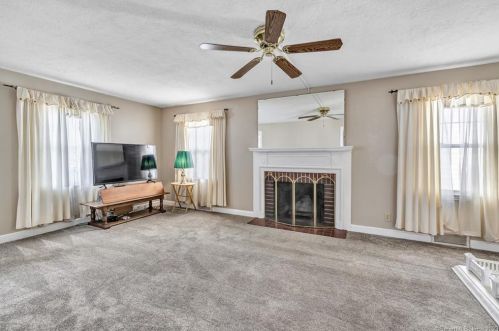 186 Margherita Lawn, Stratford CT  06615-7546 exterior