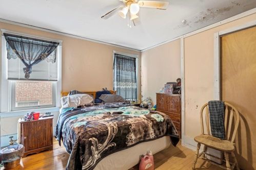 28 Rochambeau Ave, Providence RI 02906-1908 exterior