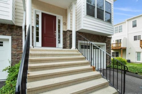 1106 Woodland Hills Dr, Bridgeport, CT 06611-6365