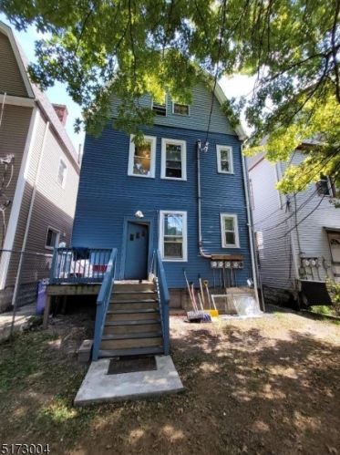 327 Amherst St, East Orange, NJ 07018-1824