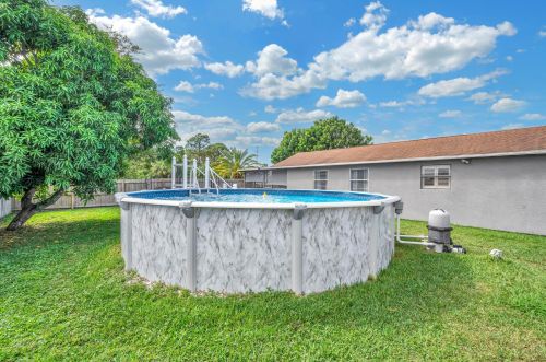 3197 Esperanto St, Fort Pierce FL  34953-4502 exterior