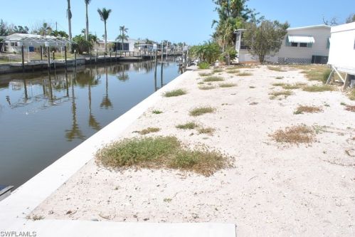 4823 Flamingo Dr, Saint James City, FL 33956-2818