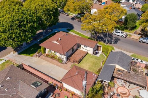 3748 Roxanne Ave, Long Beach, CA 90808-2341