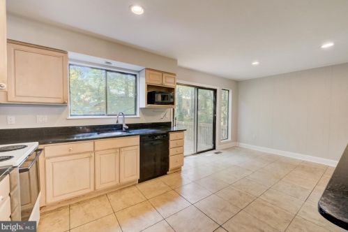 11947 Escalante Ct, Herndon, VA 20191-1844