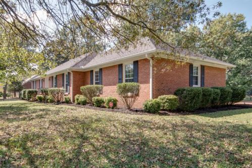 3011 Regency Park Dr, Murfreesboro TN  37129-1263 exterior